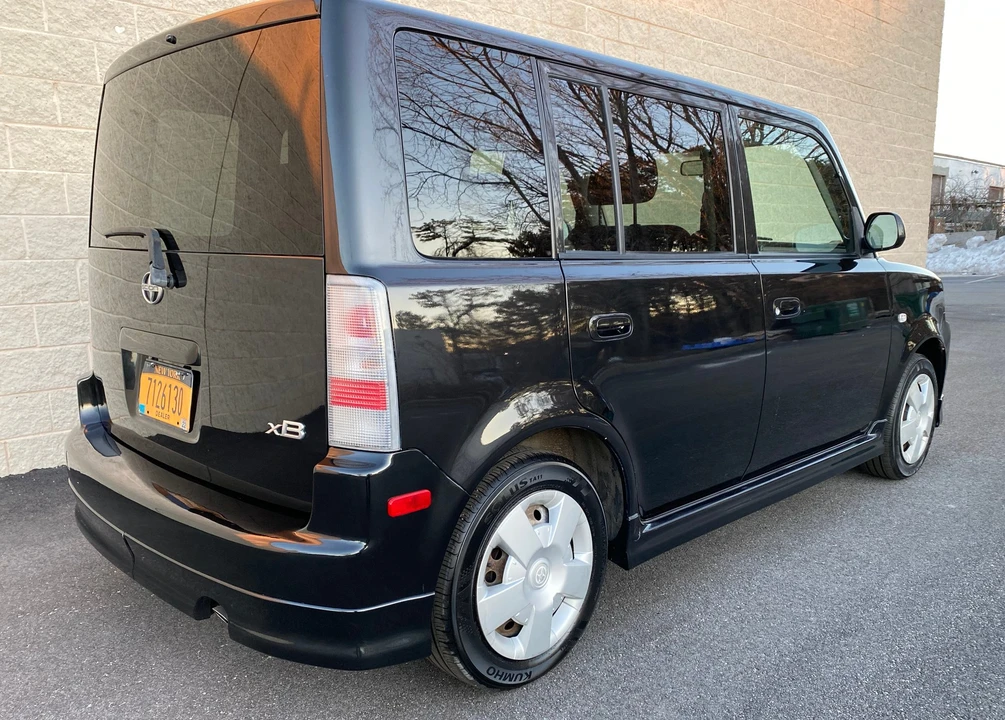 2005 Scion xB - Image 4 of 31