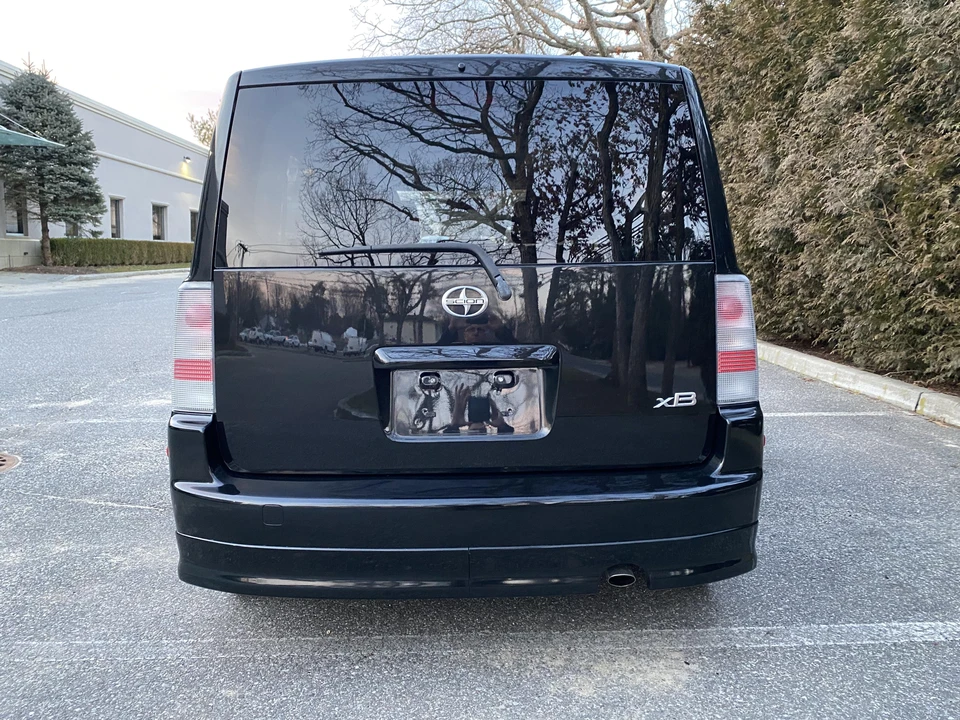 2005 Scion xB - Image 12 of 31