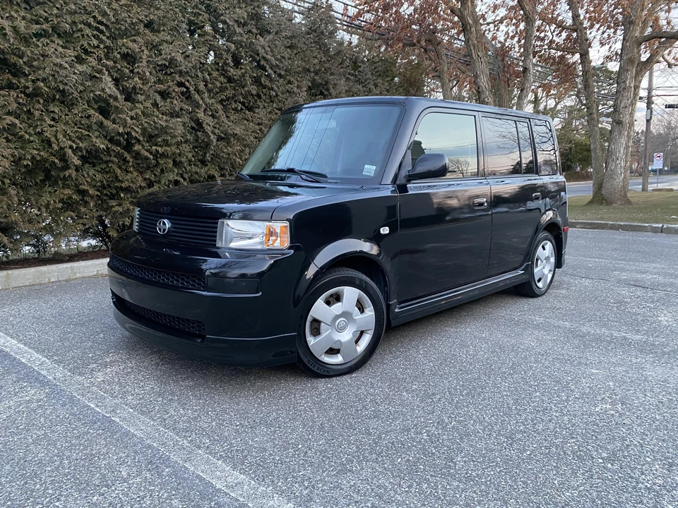 2005 Scion xB - Image 8 of 31