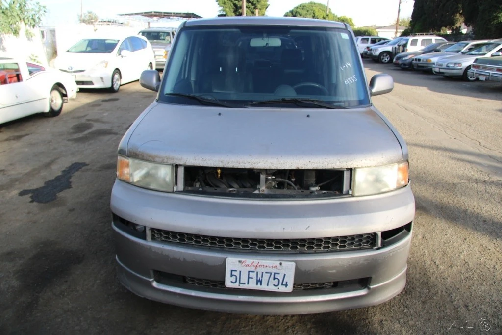 2005 Scion xB - Image 9 of 21