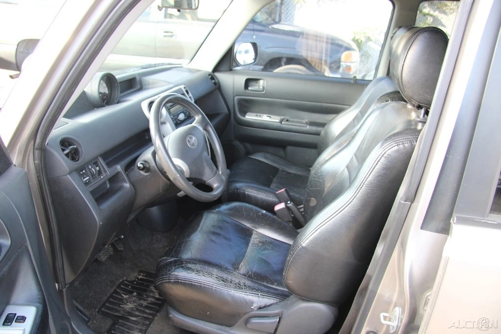 2005 Scion xB - Image 12 of 21