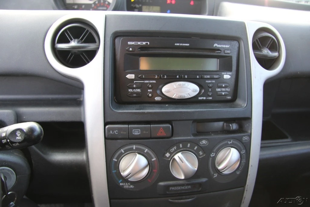 2005 Scion xB - Image 17 of 21
