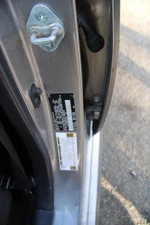 2005 Scion xB - Image 10 of 21