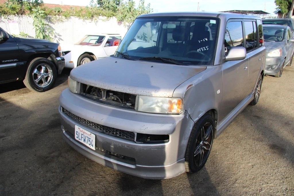 2005 Scion xB - Image 8 of 21