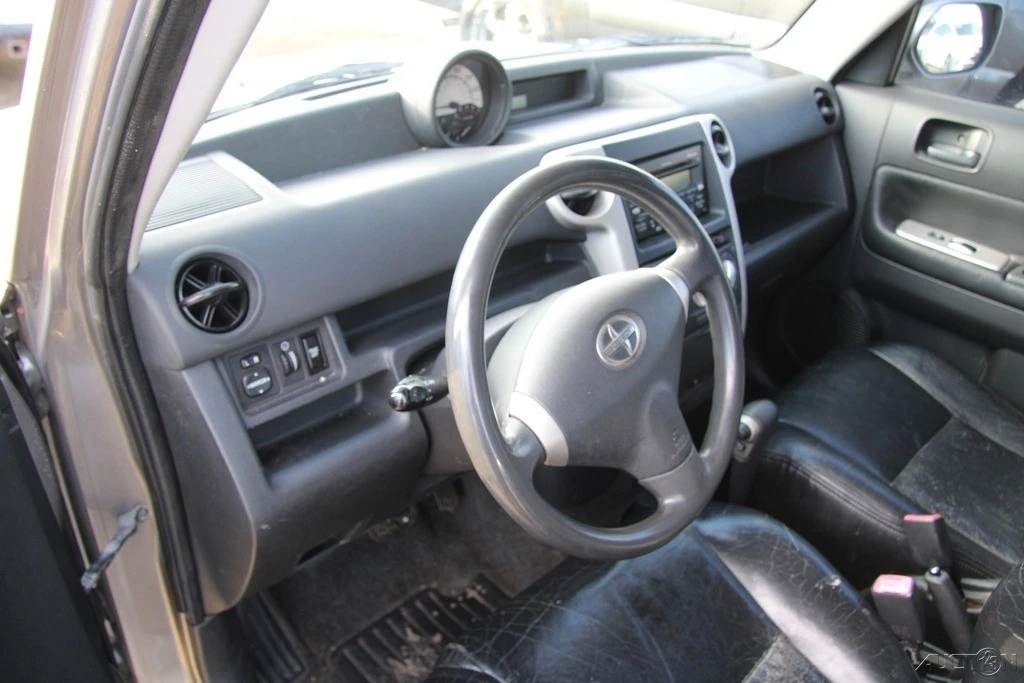 2005 Scion xB - Image 13 of 21