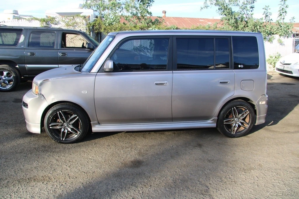 2005 Scion xB - Image 7 of 21