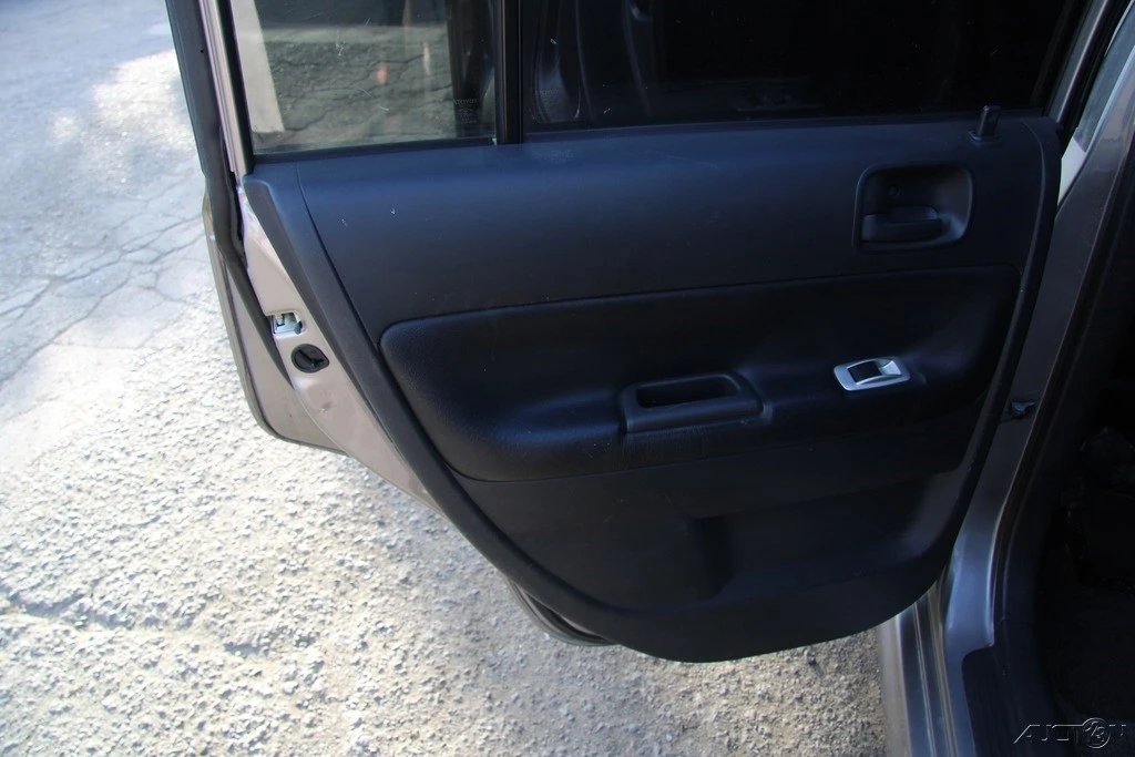 2005 Scion xB - Image 19 of 21