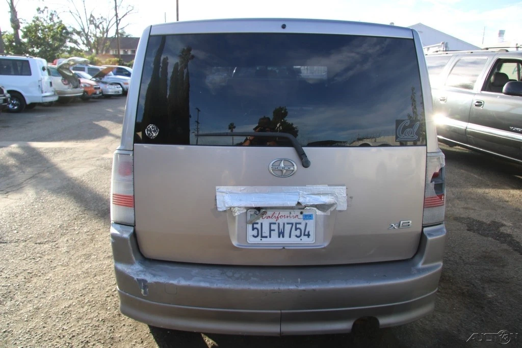 2005 Scion xB - Image 5 of 21