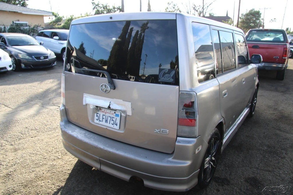 2005 Scion xB - Image 4 of 21