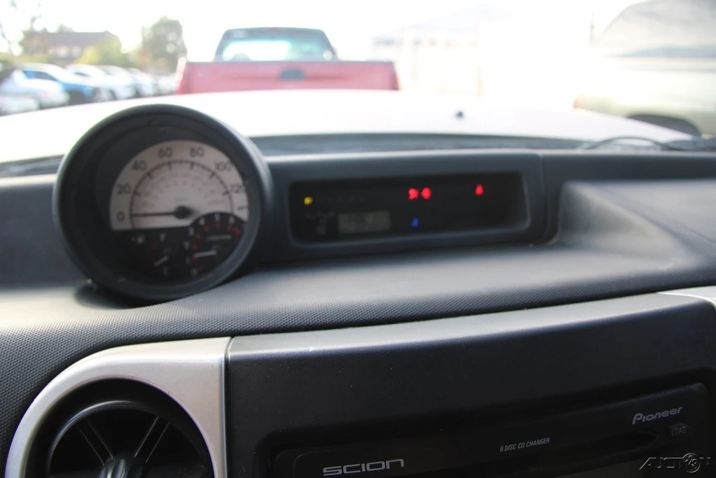 2005 Scion xB - Image 14 of 21