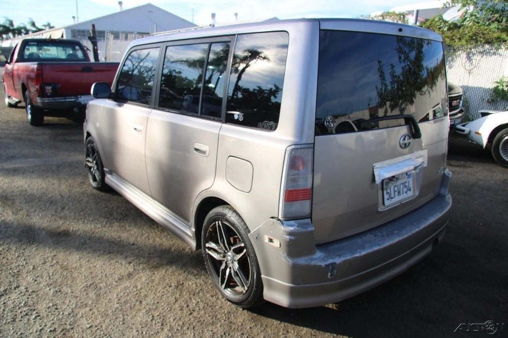 2005 Scion xB - Image 6 of 21