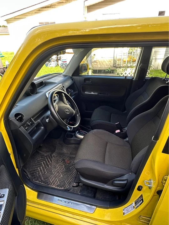 2005 Scion xB - Image 7 of 10
