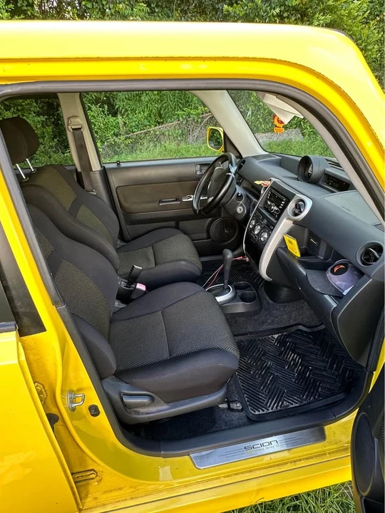 2005 Scion xB - Image 8 of 10