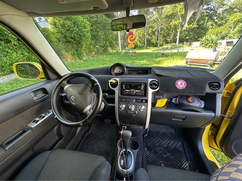 2005 Scion xB - Image 9 of 10