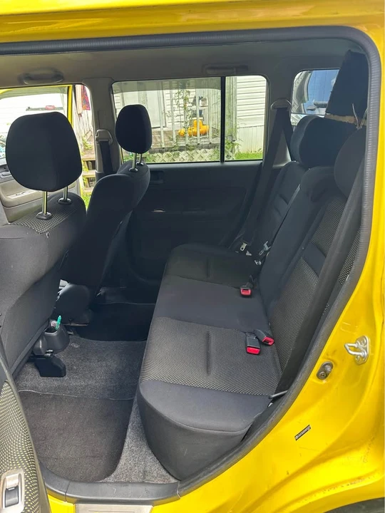 2005 Scion xB - Image 5 of 10