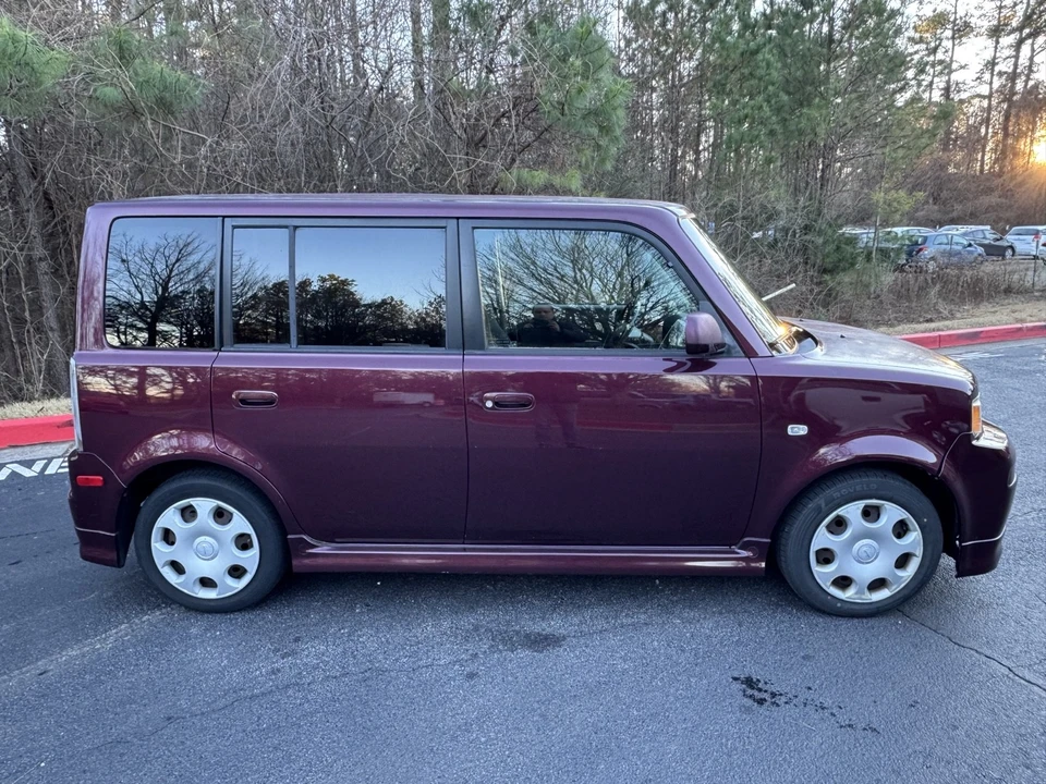 2005 Scion xB - Image 4 of 17