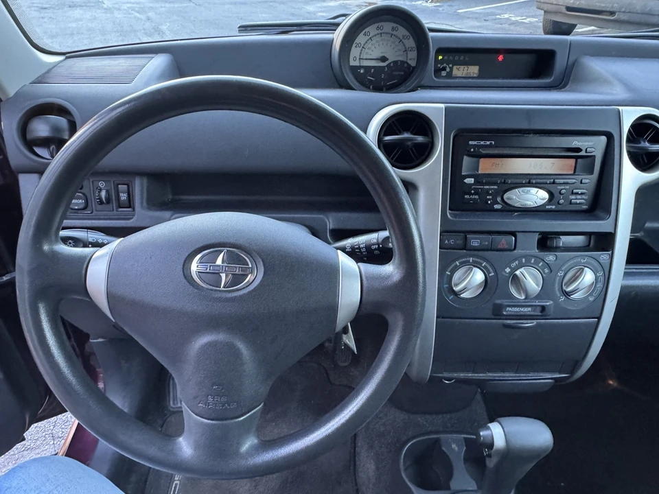2005 Scion xB - Image 11 of 17