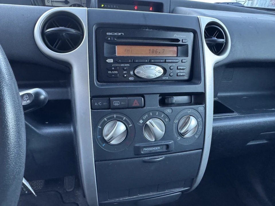 2005 Scion xB - Image 13 of 17