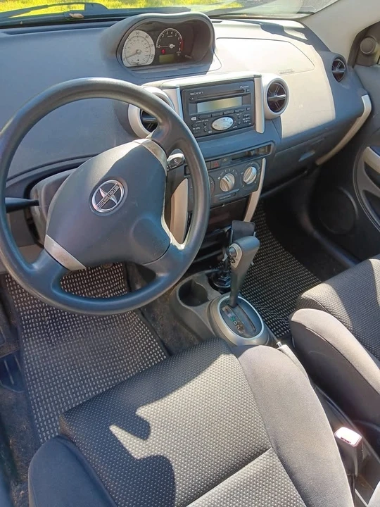 2005 Scion xA - Image 5 of 10