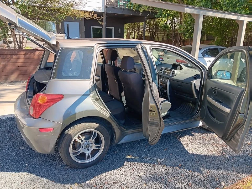 2005 Scion xA - Image 10 of 10