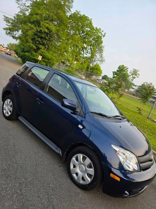 2005 Scion xA - Image 2 of 6