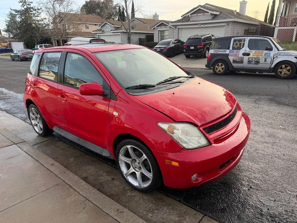 2005 Scion xA - Image 2 of 6