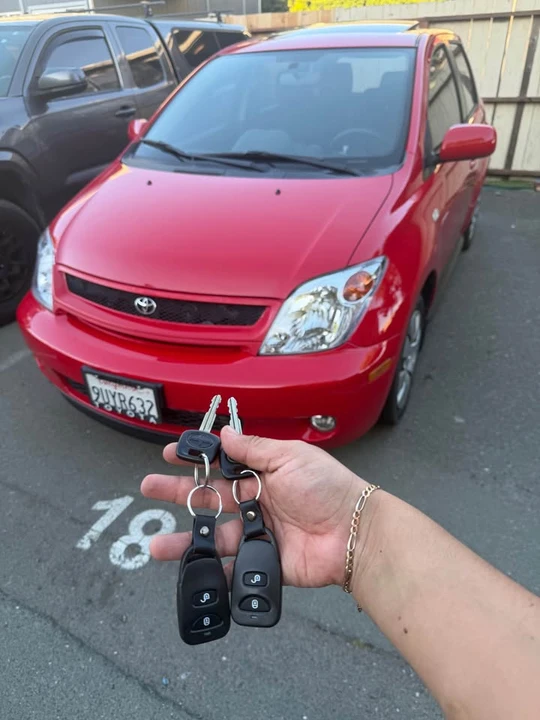 2005 Scion xA - Image 14 of 14