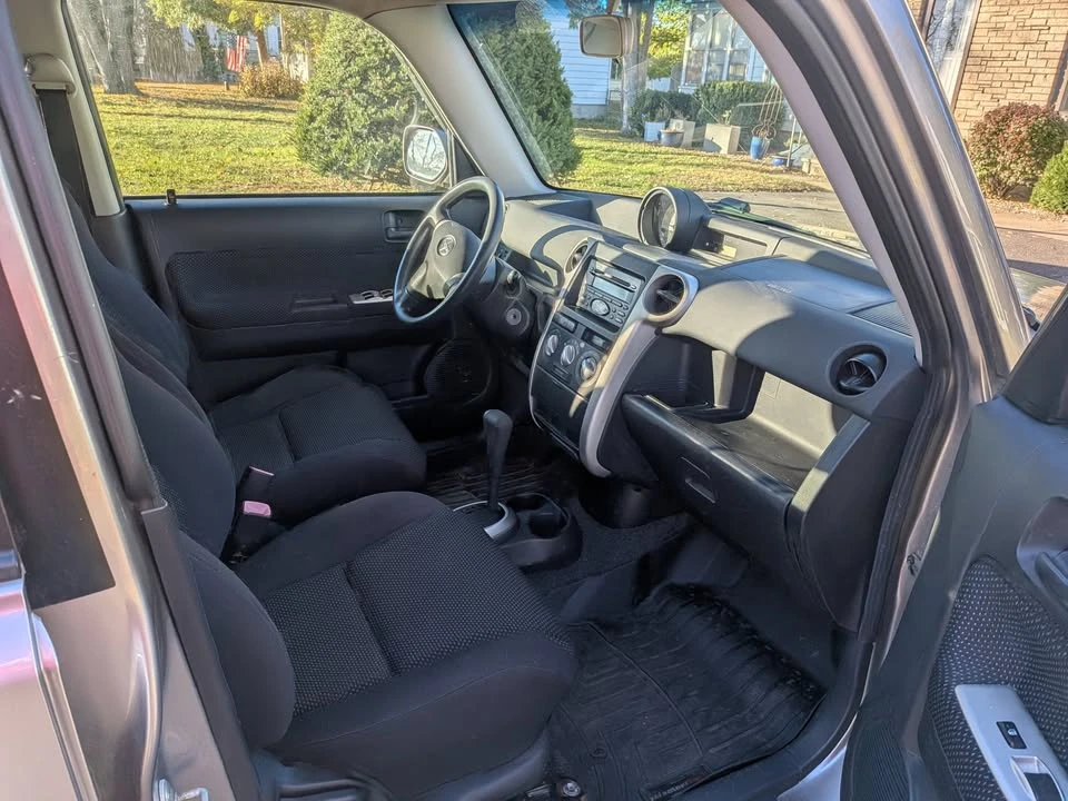 2005 Scion xB - Image 6 of 15