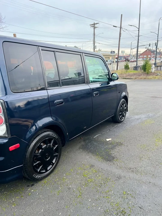 2005 Scion xB - Image 7 of 17