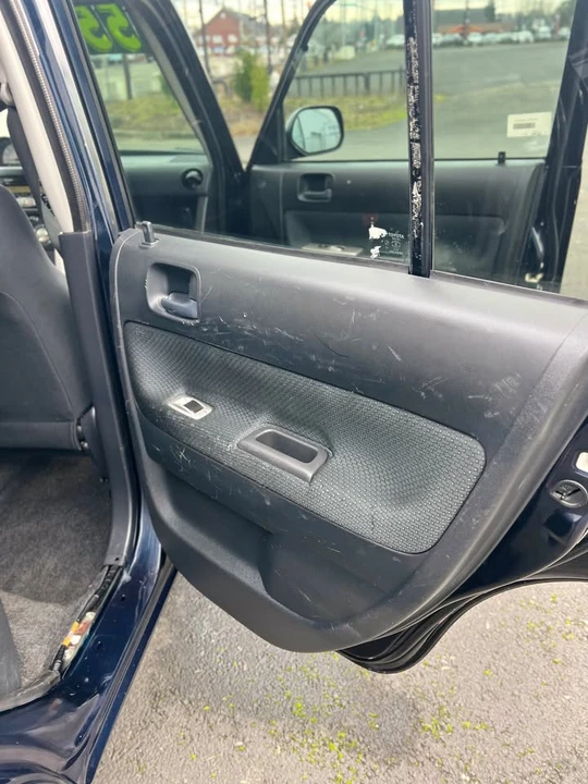 2005 Scion xB - Image 10 of 17