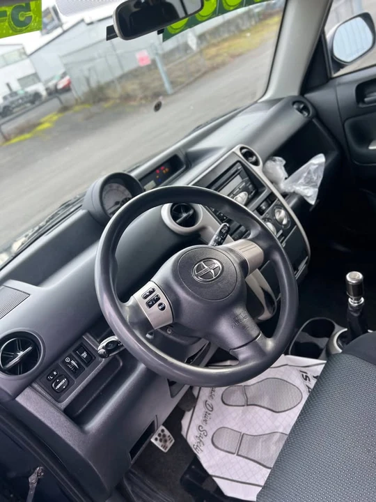 2005 Scion xB - Image 14 of 17