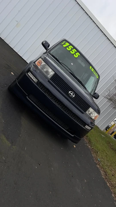 2005 Scion xB - Image 2 of 17