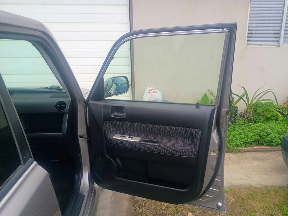 2005 Scion xB - Image 11 of 20