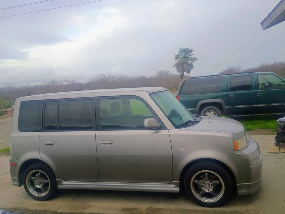 2005 Scion xB - Image 5 of 20