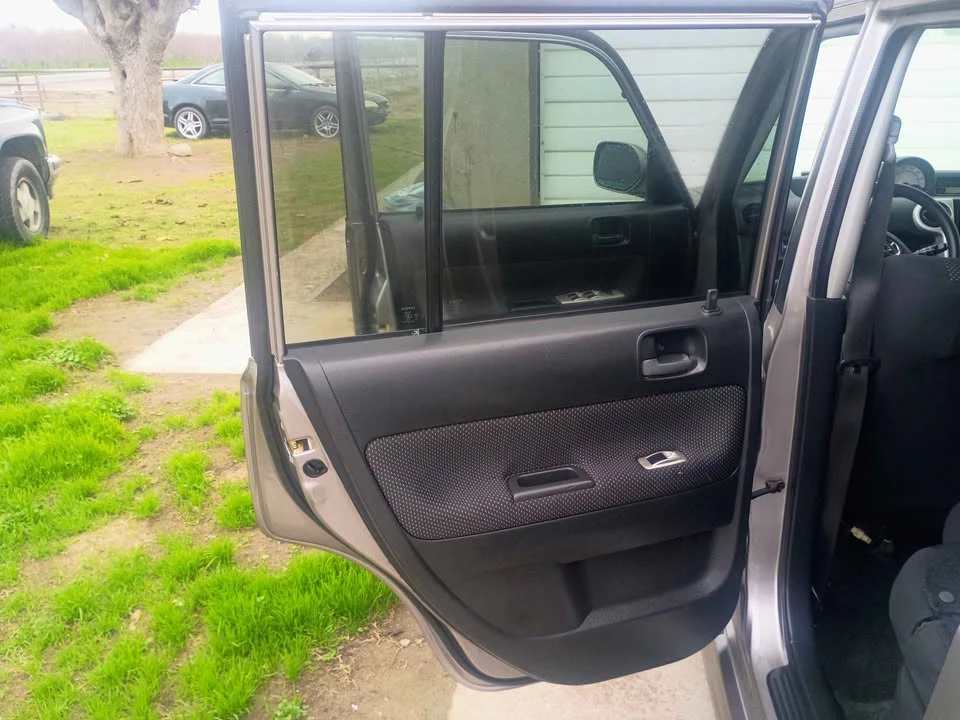 2005 Scion xB - Image 10 of 20
