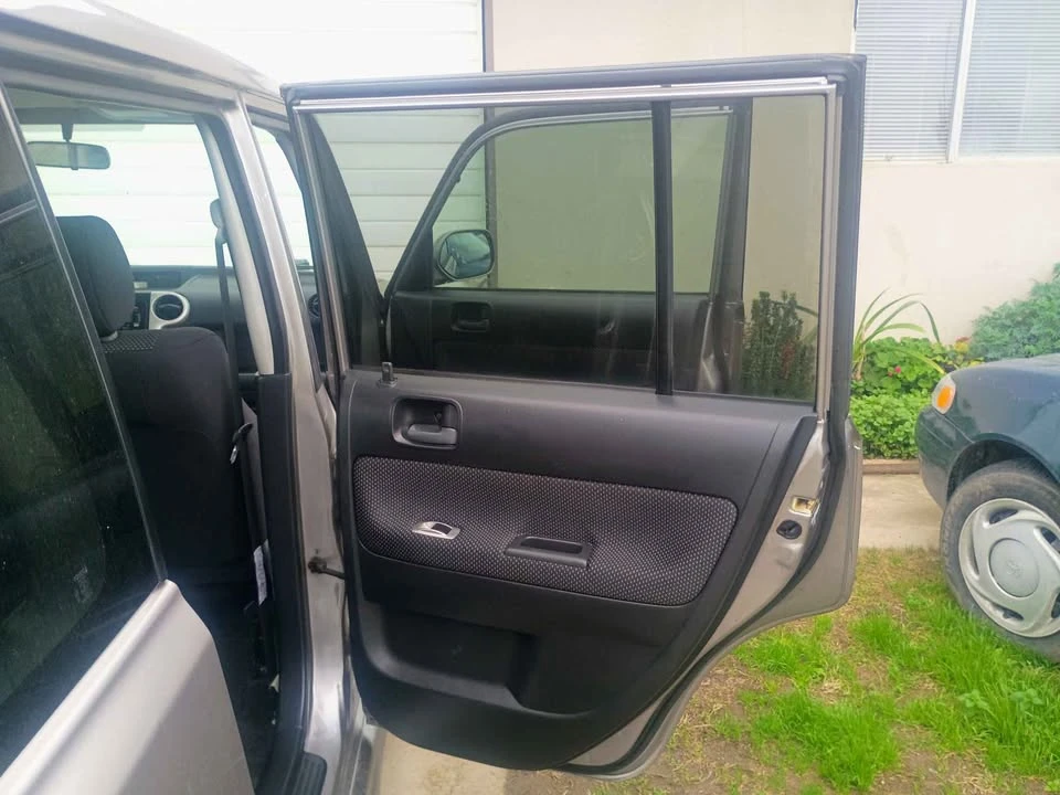 2005 Scion xB - Image 12 of 20
