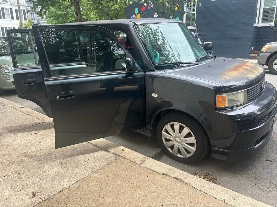 2005 Scion xB - Image 5 of 12