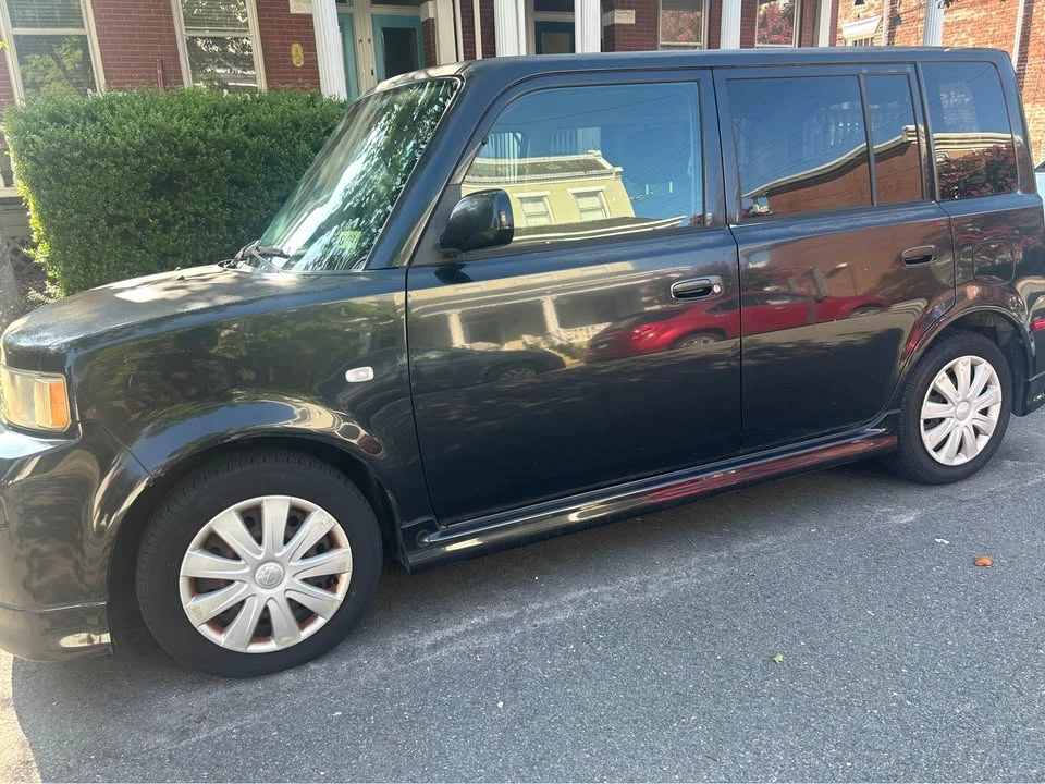 2005 Scion xB - Image 10 of 12