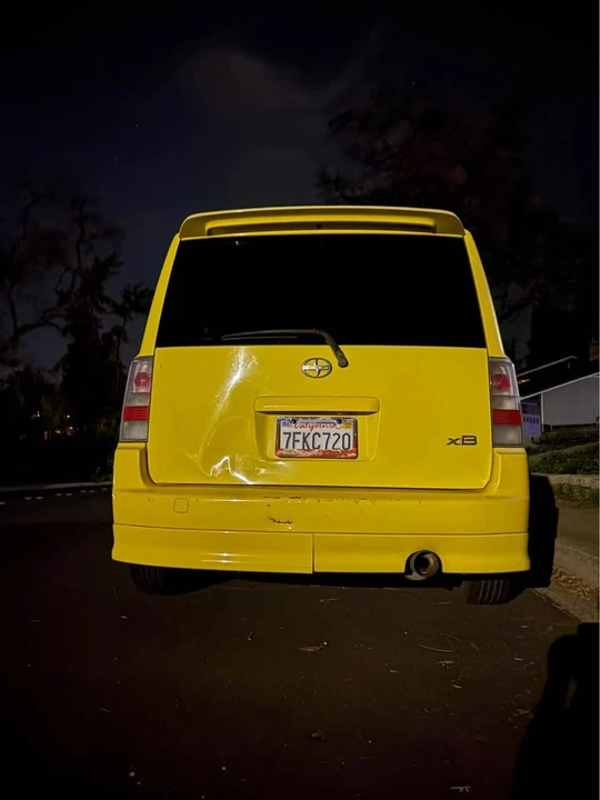 2005 Scion xB - Image 2 of 4