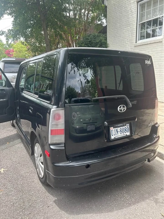 2005 Scion xB - Image 8 of 12