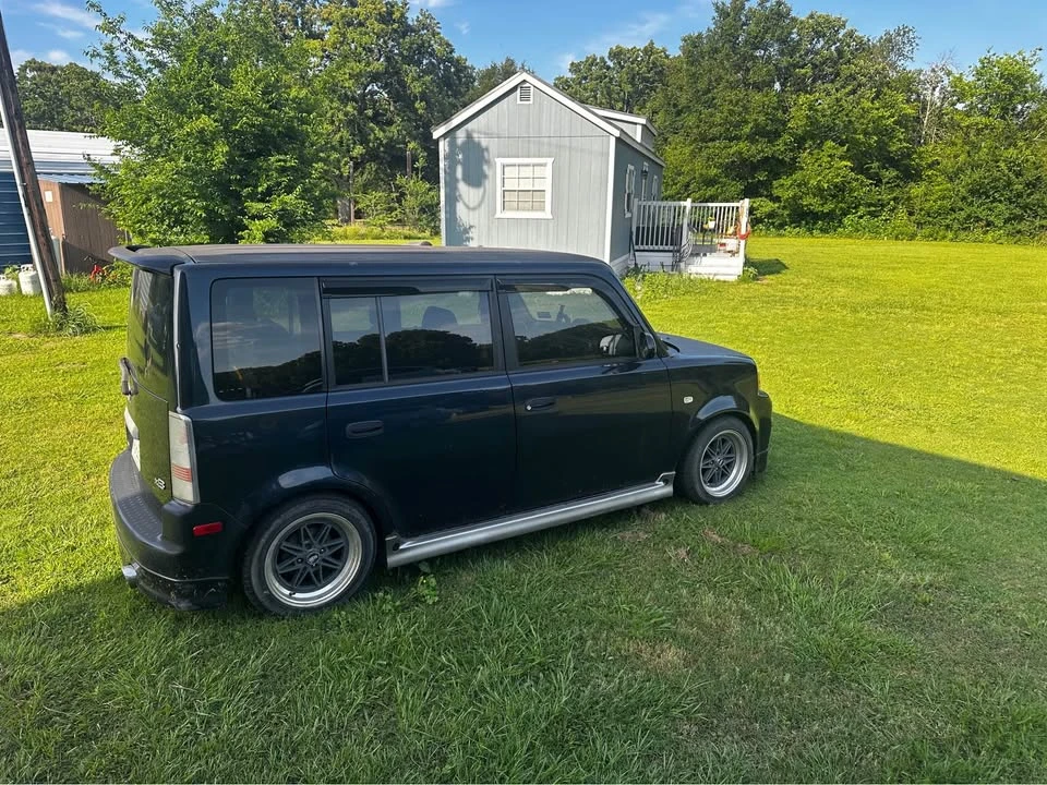 2005 Scion xB - Image 2 of 8