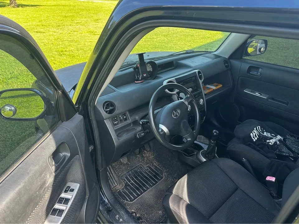 2005 Scion xB - Image 5 of 8