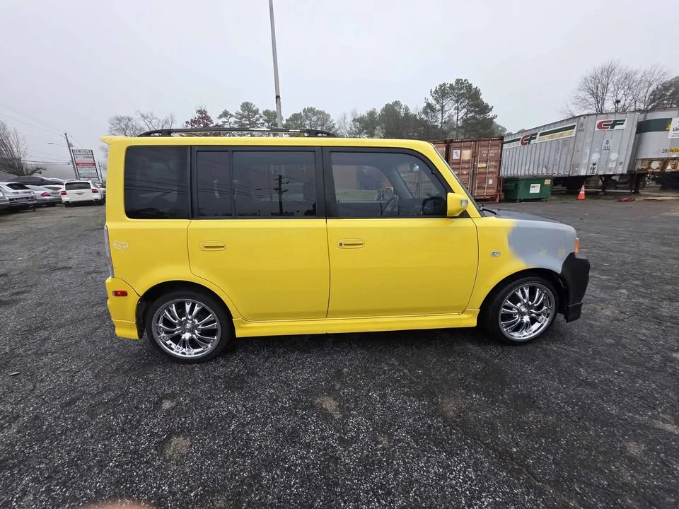 2005 Scion xB - Image 4 of 13