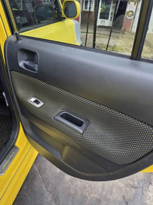 2005 Scion xB - Image 7 of 13