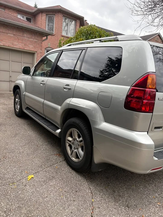 2005 Lexus GX 1st Gen - Image 2 of 10