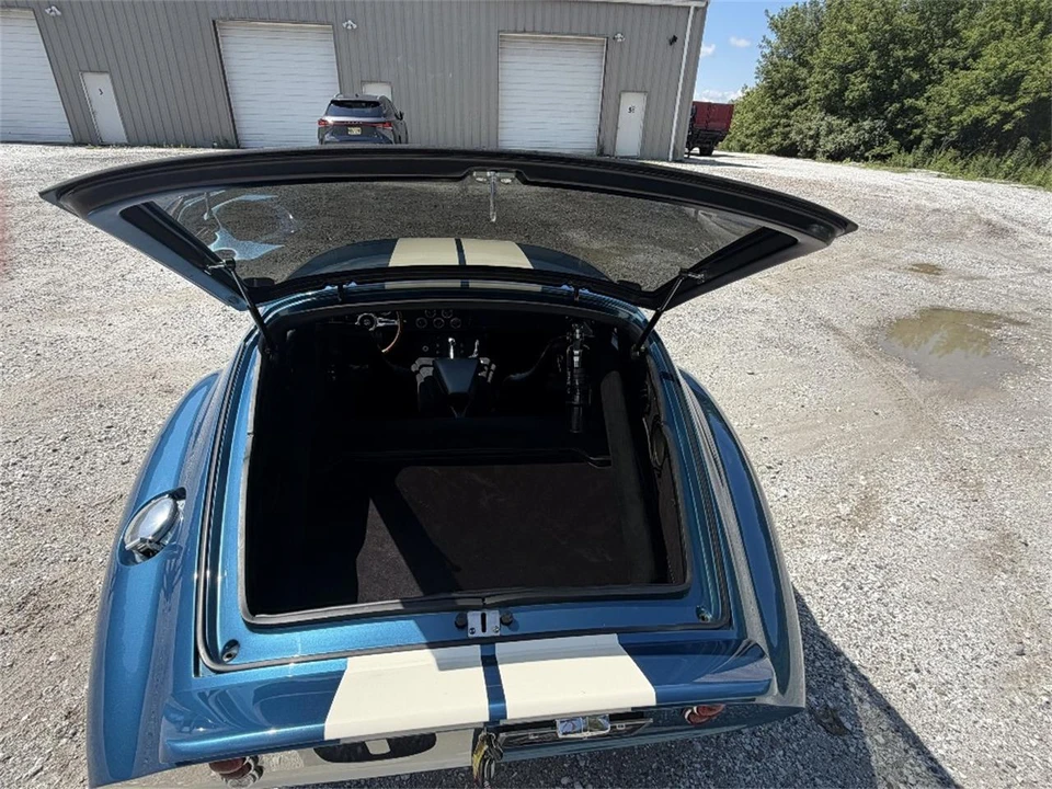 2005 Superformance - Image 11 of 25