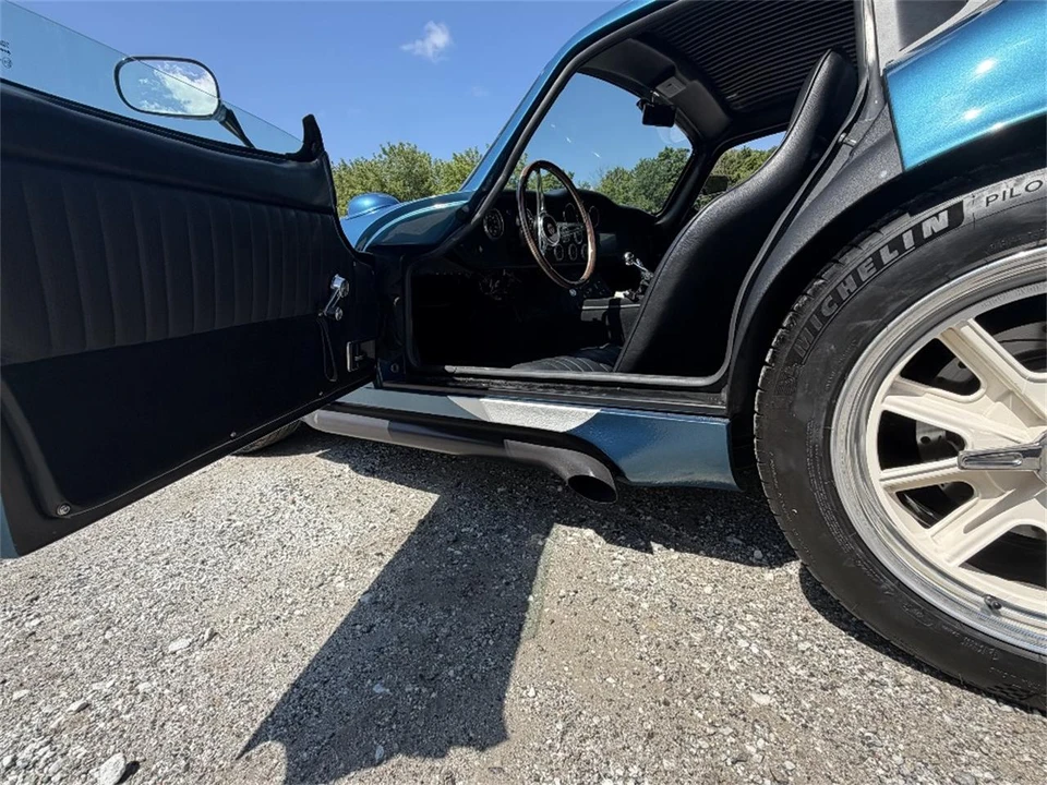 2005 Superformance - Image 14 of 25