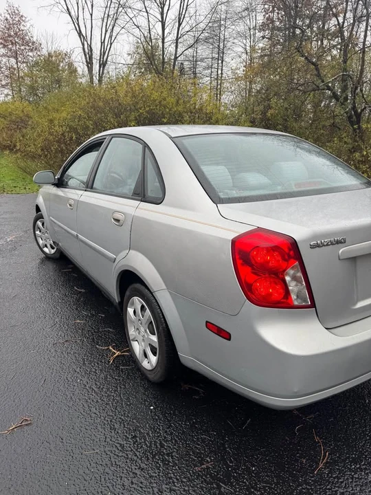 2005 Suzuki - Image 4 of 15