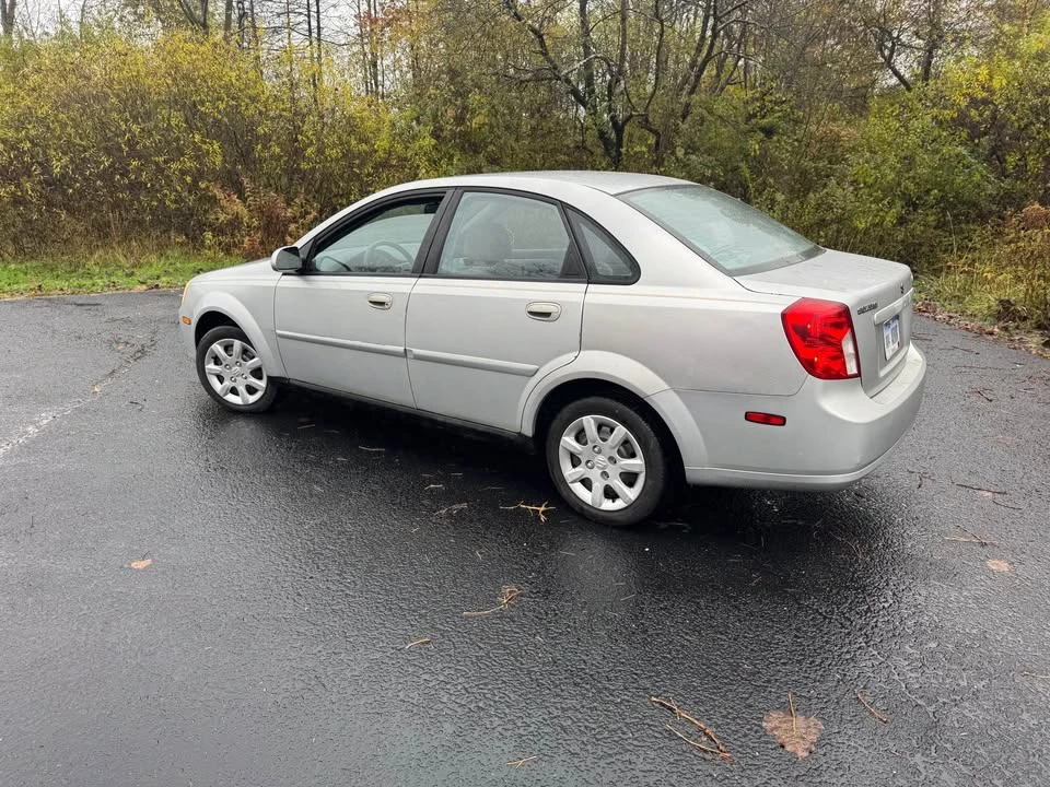 2005 Suzuki - Image 3 of 15