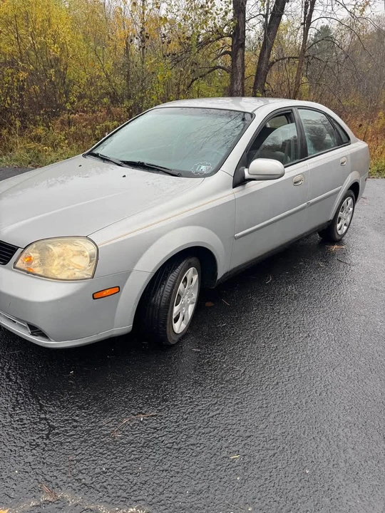 2005 Suzuki - Image 2 of 15